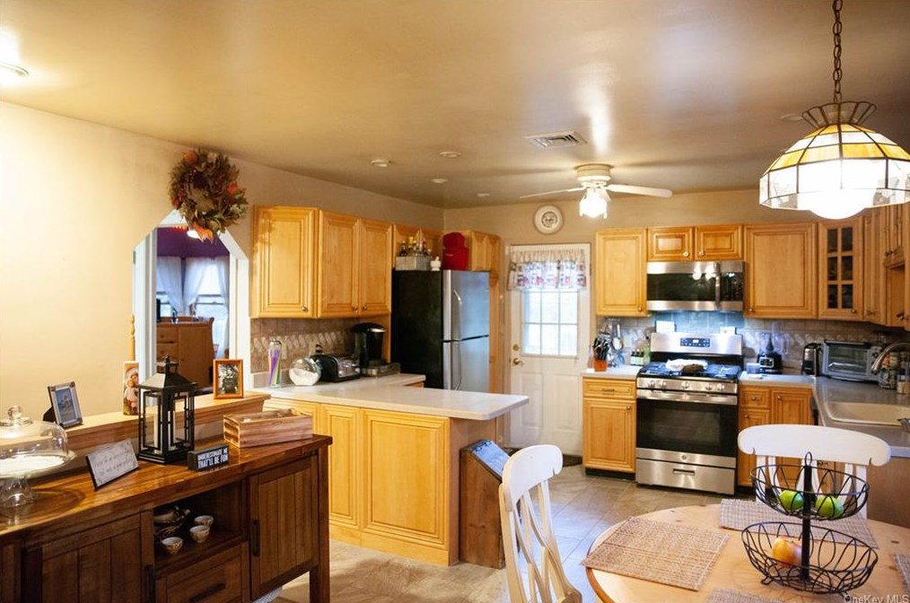 2 Mitchell Ln, Newburgh NY  12553-6121 exterior