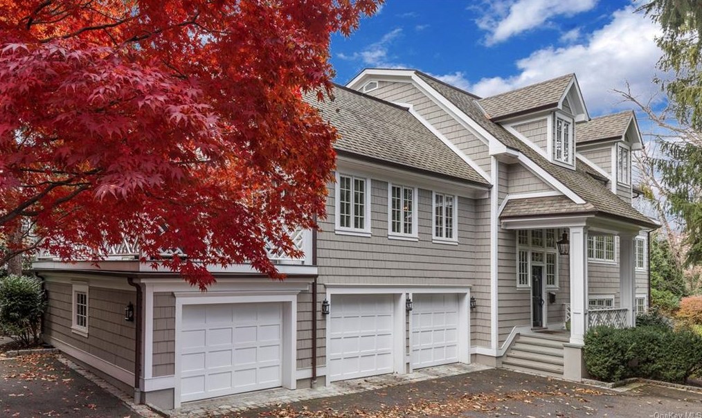 32 Studio Ln, Yonkers, NY 10708-3222
