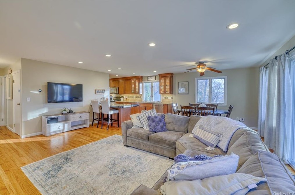 45 Rambler Rd, Kent Lakes NY  10512-3100 exterior