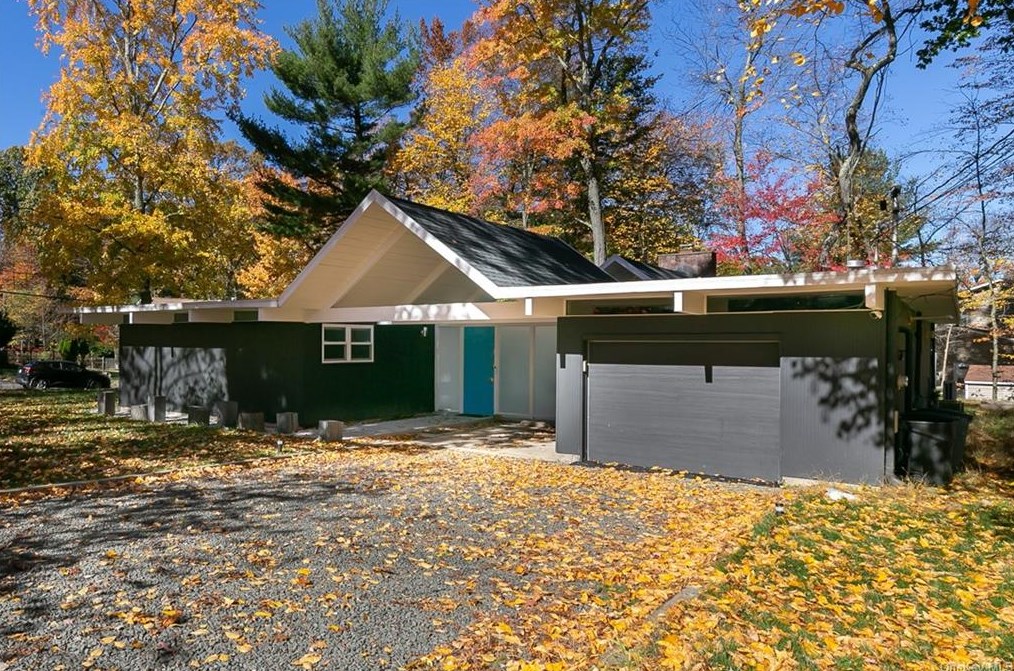 130 Grotke Rd, Chestnut Ridge, NY 10977