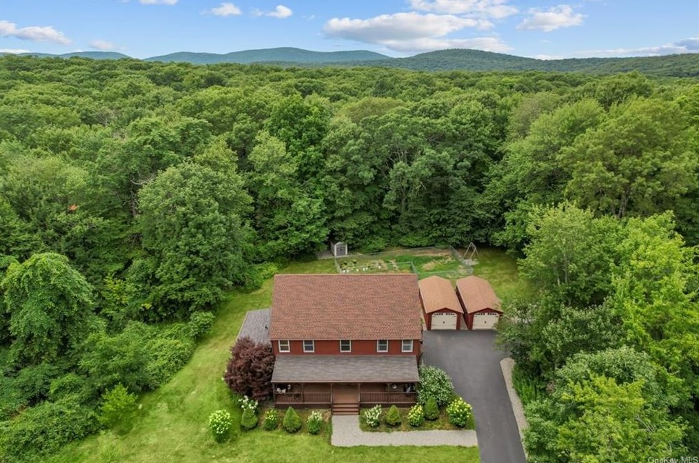 538 E Mountain Rd N, Nelsonville, NY 10516
