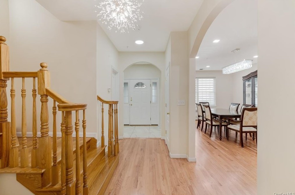 1114 Parkview Dr, Chestnut Ridge NY  10977-4976 exterior