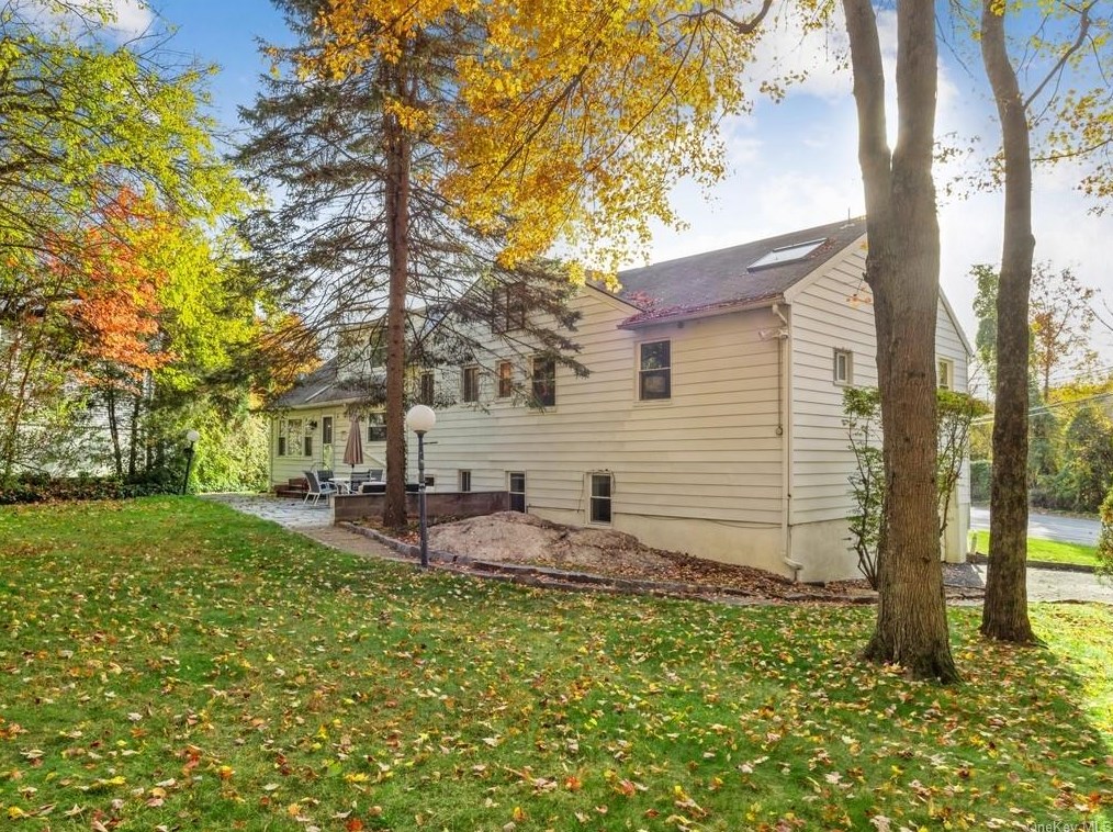 100 Amherst Dr, New Rochelle, NY 10804-1800