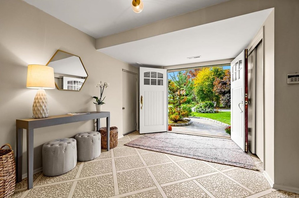 144 Vernon Dr, Scarsdale, NY 10583