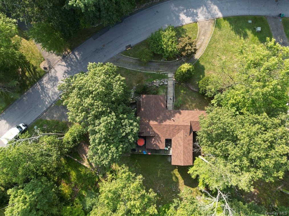 2 Jade Ct, Mount Ivy, NY 10970-2722
