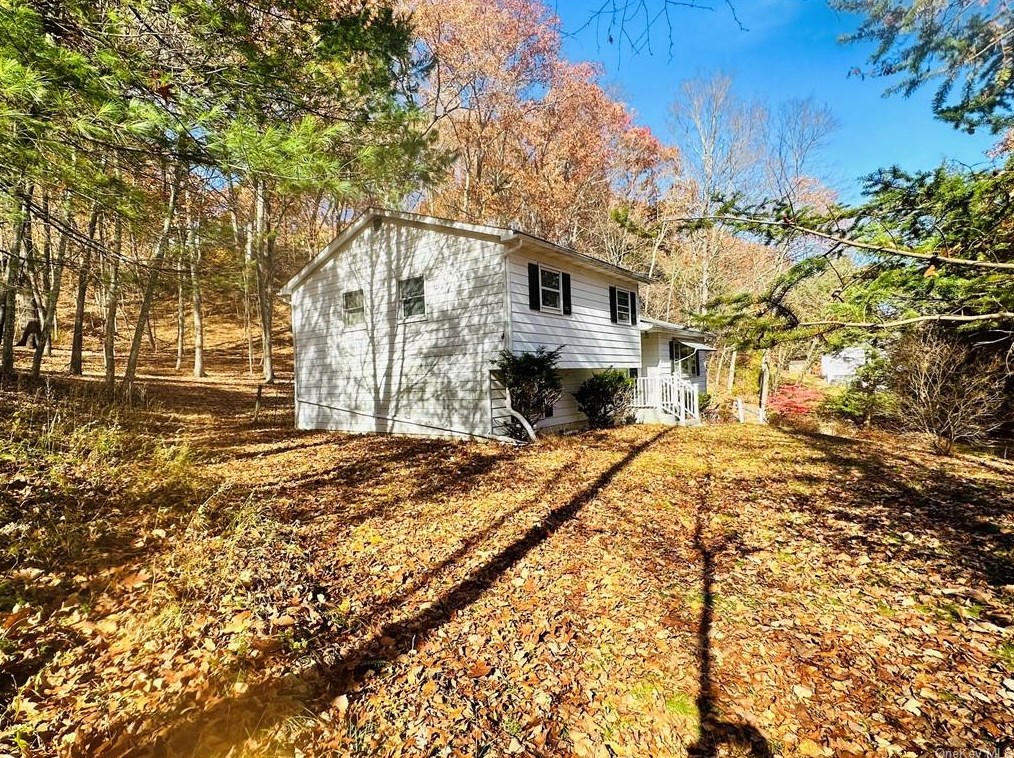 18 Pennington Dr, Hyde Park, NY 12538
