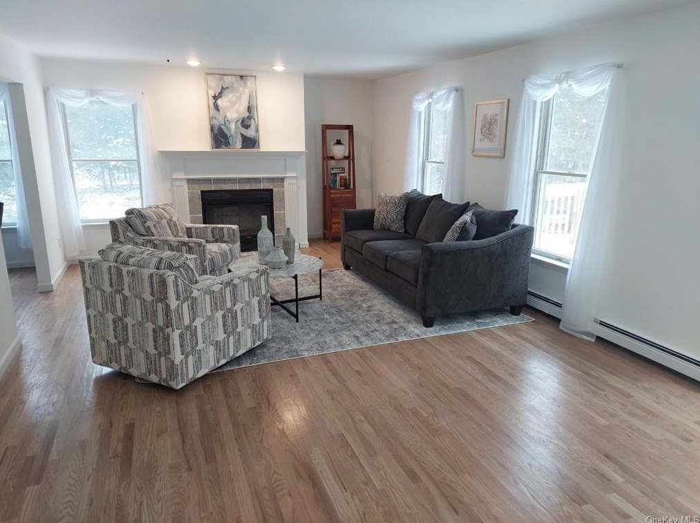 17 Canterberry Ct, East Fishkill NY  12533-5260 exterior