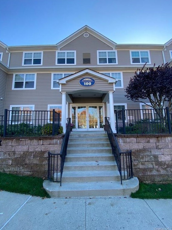 100 Woodcrest Ln #115, Mount Kisco, NY 10549