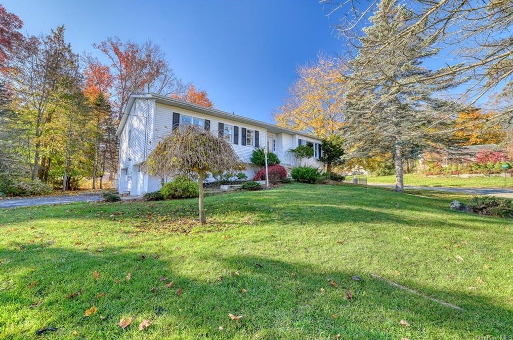 9 Chatham Rd, Monroe, NY 10950-2511