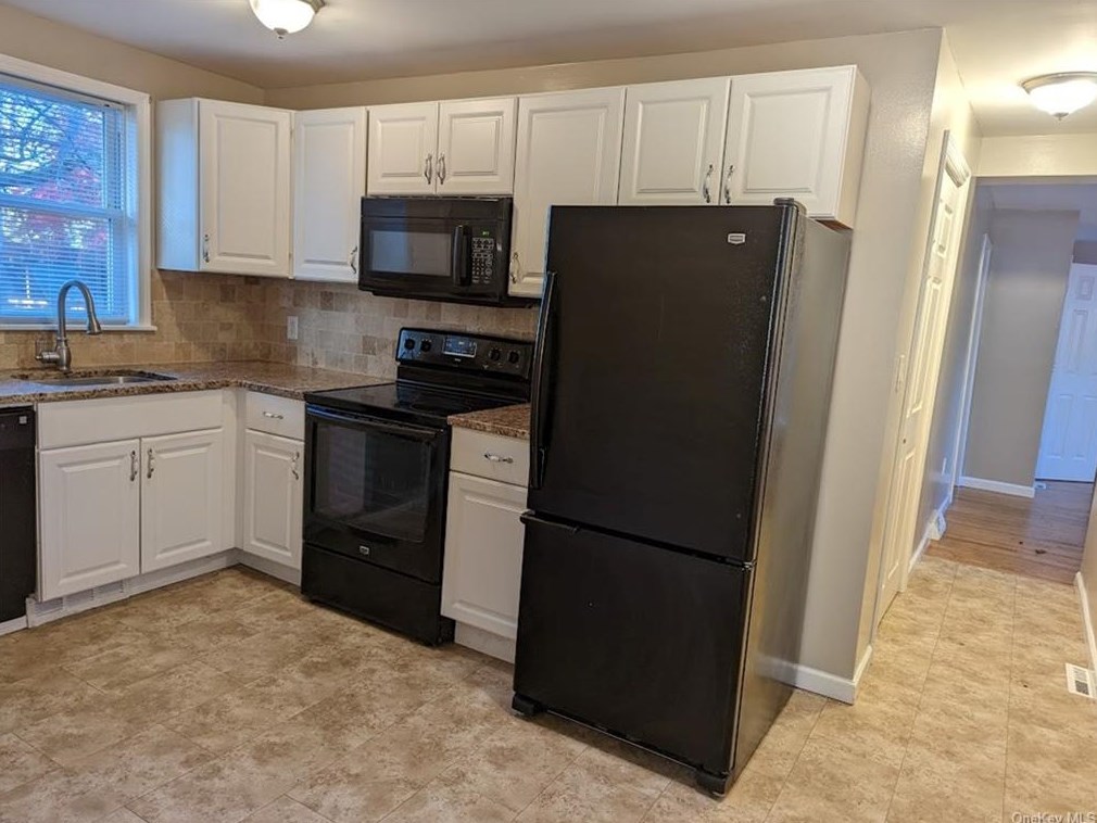 15 Garrison Rd, Kent Lakes NY  10512-5626 exterior