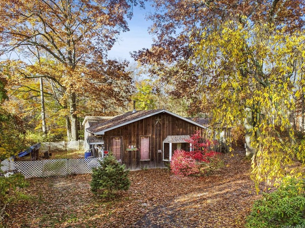 17 Inky Ln, East Fishkill, NY 12533-5728