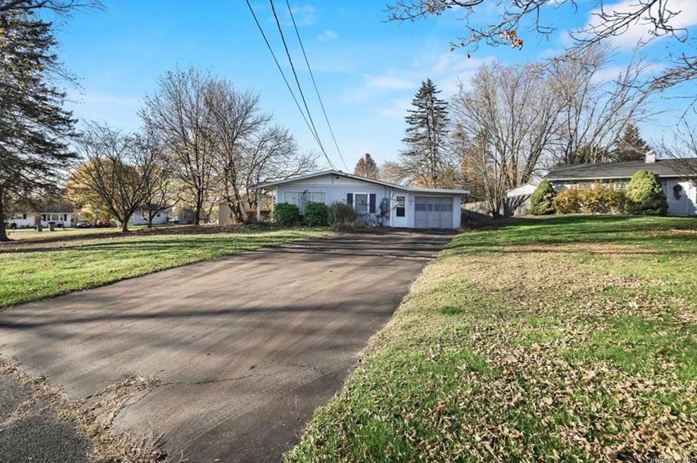 12 Briarwood Cres, Newburgh, NY 12550-2313