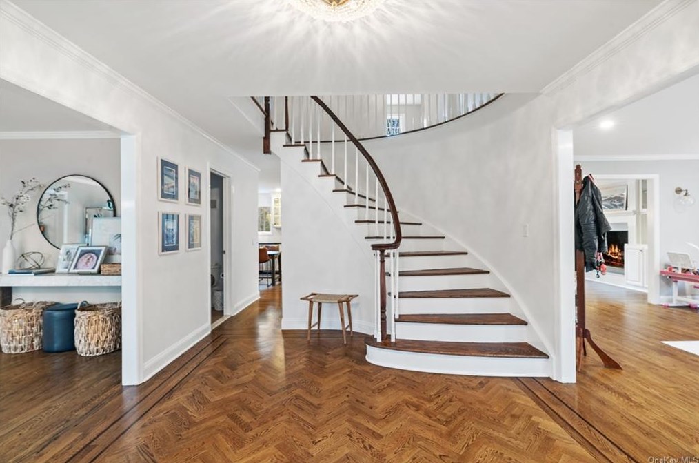 12 Pond View Ln, Stamford, CT 06903