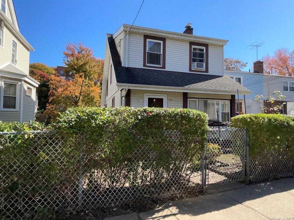 186 Saratoga Ave, Yonkers, NY 10705-4017