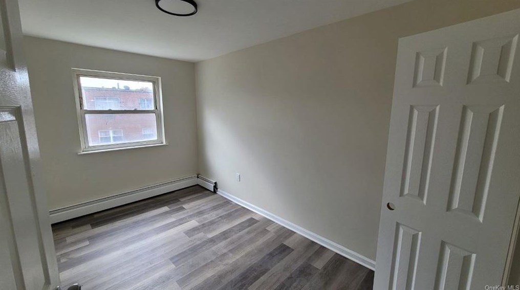 762 E 211th St #3, Bronx, NY 10467