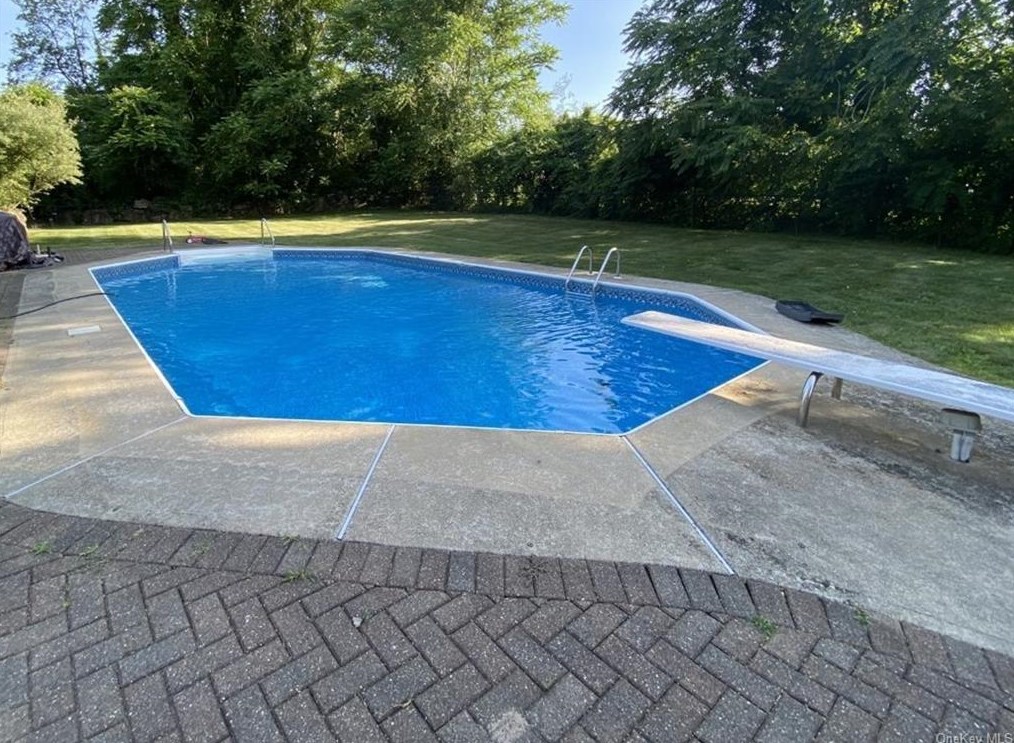 33 Somerset Dr, Patterson, NY 12563
