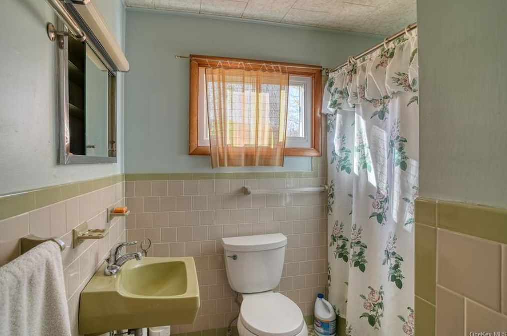 6 Randall Plz, Port Jervis NY  12771-3125 exterior