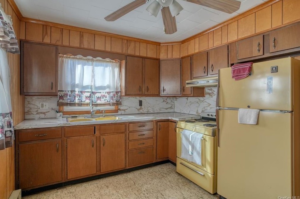 6 Randall Plz, Port Jervis NY  12771-3125 exterior