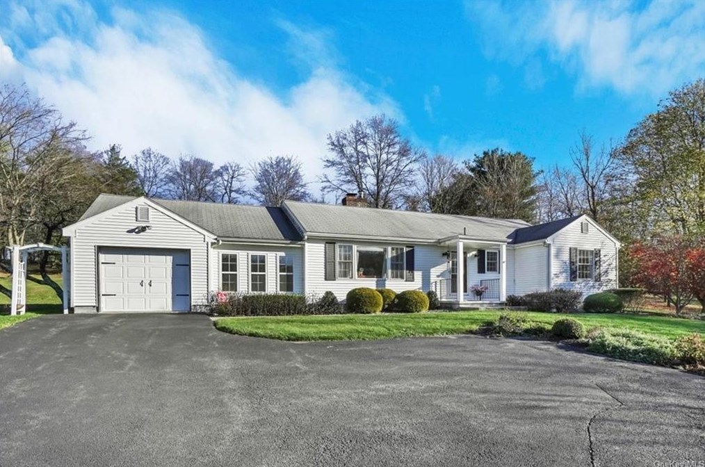 40 Rock Cut Rd, Newburgh NY  12550-2308 exterior