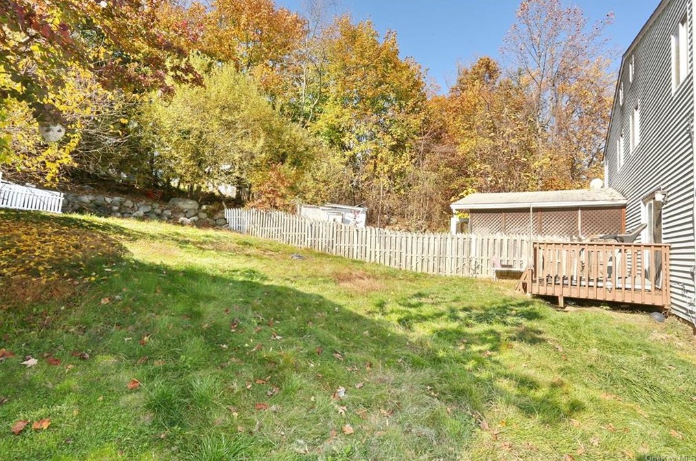 50 Sinclair Ct, Chestnut Ridge, NY 10977-4350