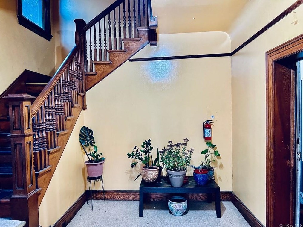 30 Livingston Ave, Yonkers, NY 10705-8914