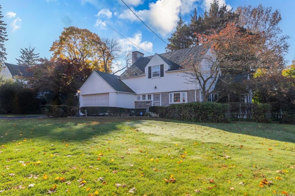 2 Crosshill Rd, Yonkers, NY 10709-5410