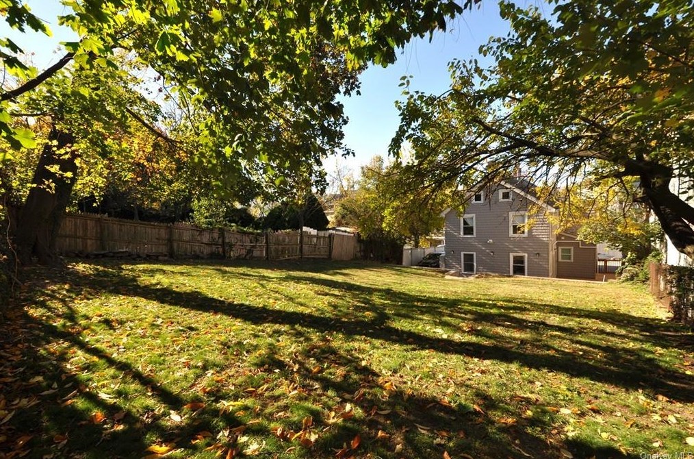 83 Grace Church St, Rye Brook, NY 10573