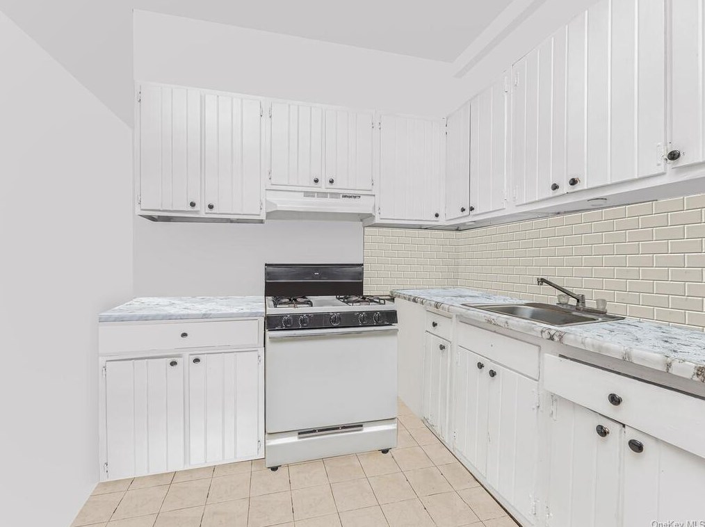 96 Elliott Ave, Yonkers NY 10705-2305 exterior