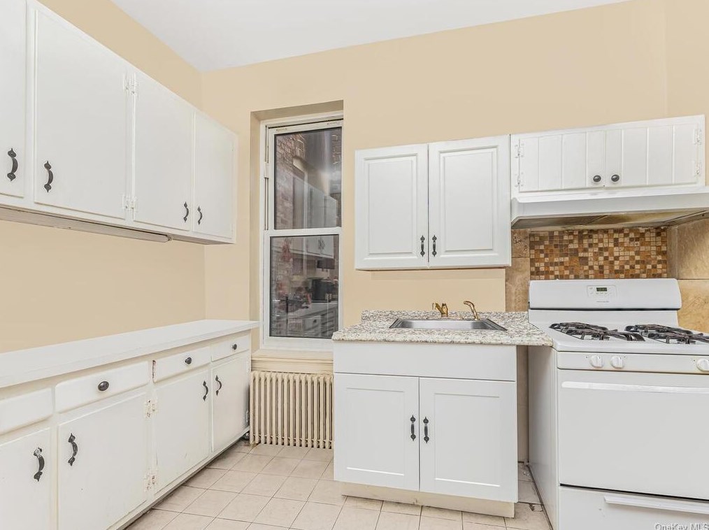 96 Elliott Ave, Yonkers NY 10705-2305 exterior