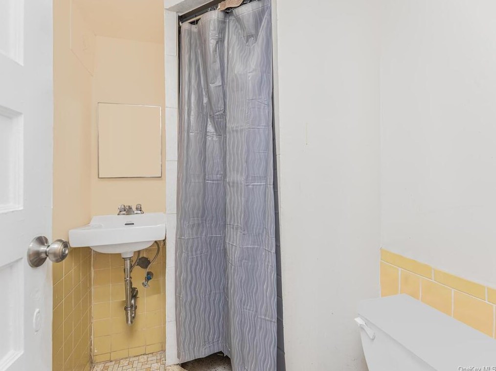 96 Elliott Ave, Yonkers NY 10705-2305 exterior