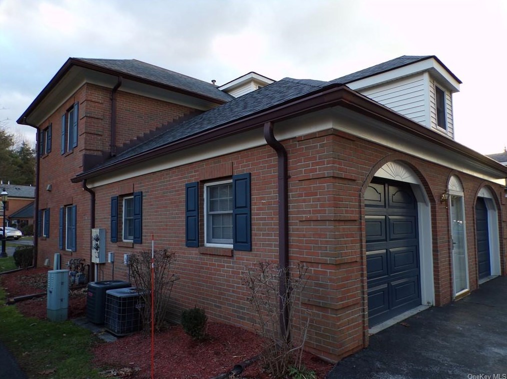 6 Westbrook Rd, Newburgh, NY 12550-7200