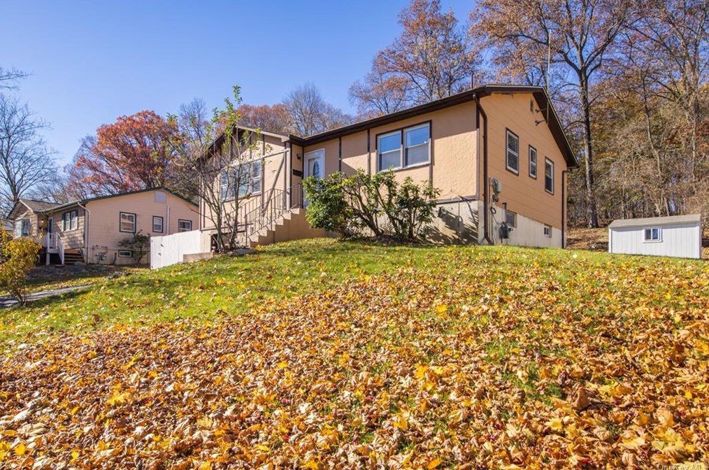 66 S Lilburn Dr, Garnerville, NY 10923