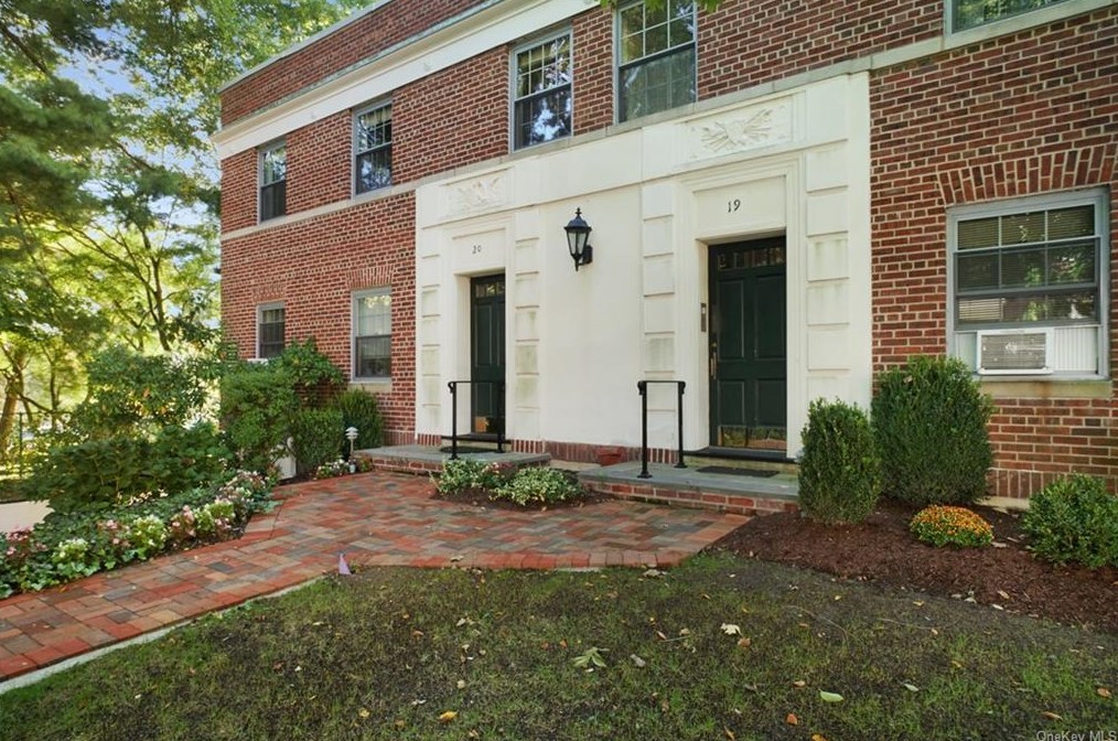 20 Alden Pl, Yonkers NY  10708-4813 exterior