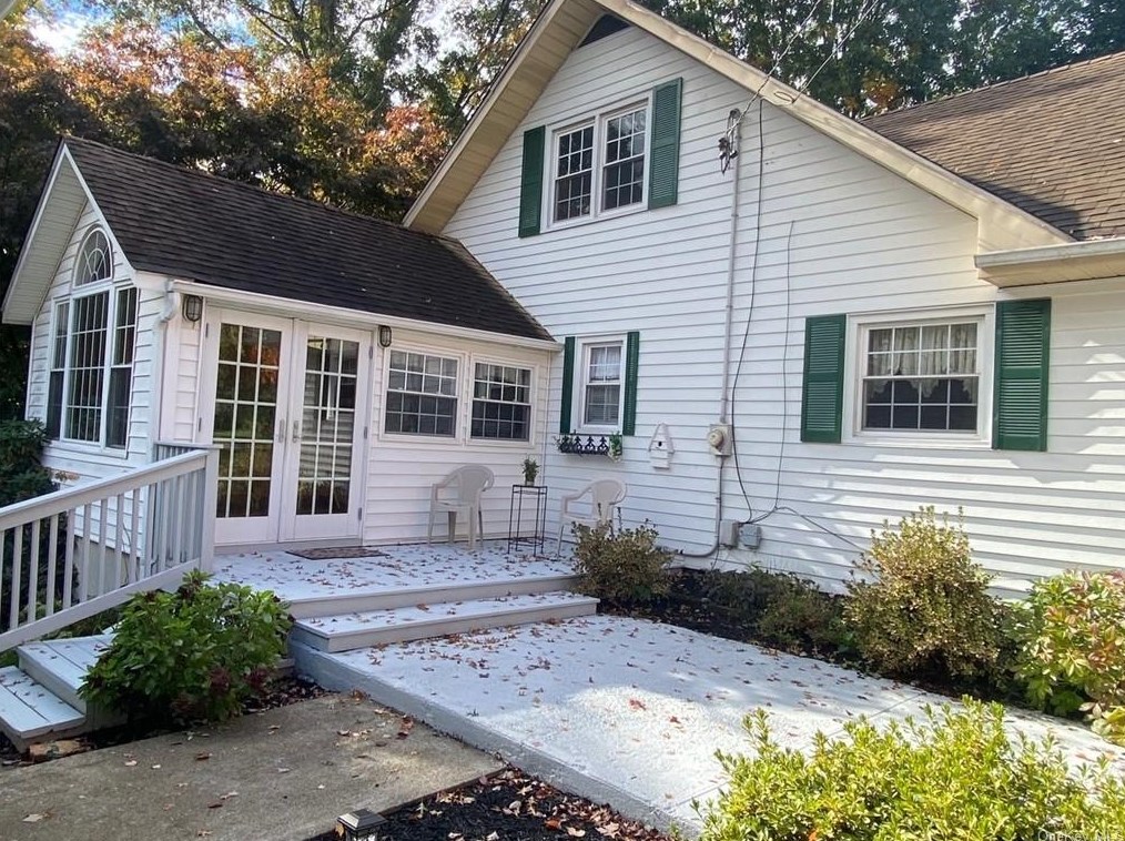 11 Sunset Blvd, East Fishkill, NY 12533-5018