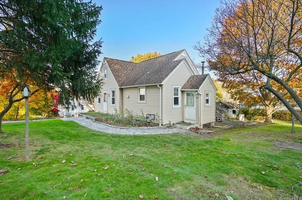135 Walter Ave, Thornwood, NY 10594