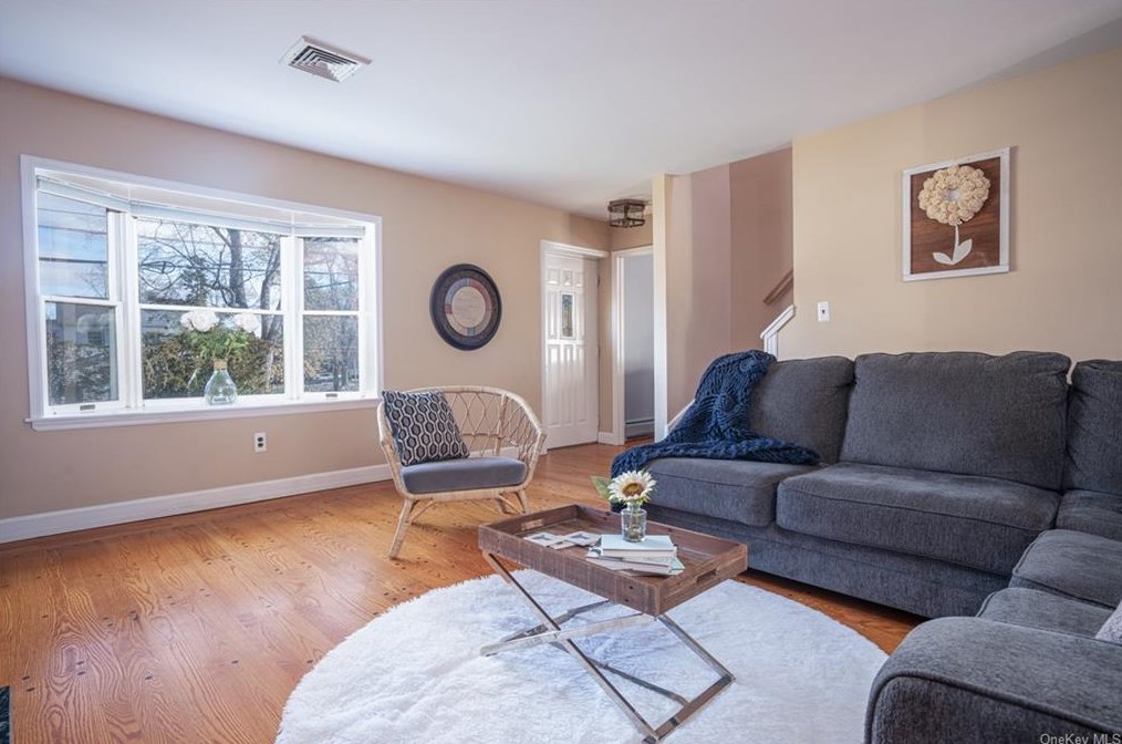 41 Magnolia St, Chestnut Ridge NY  10965-2224 exterior