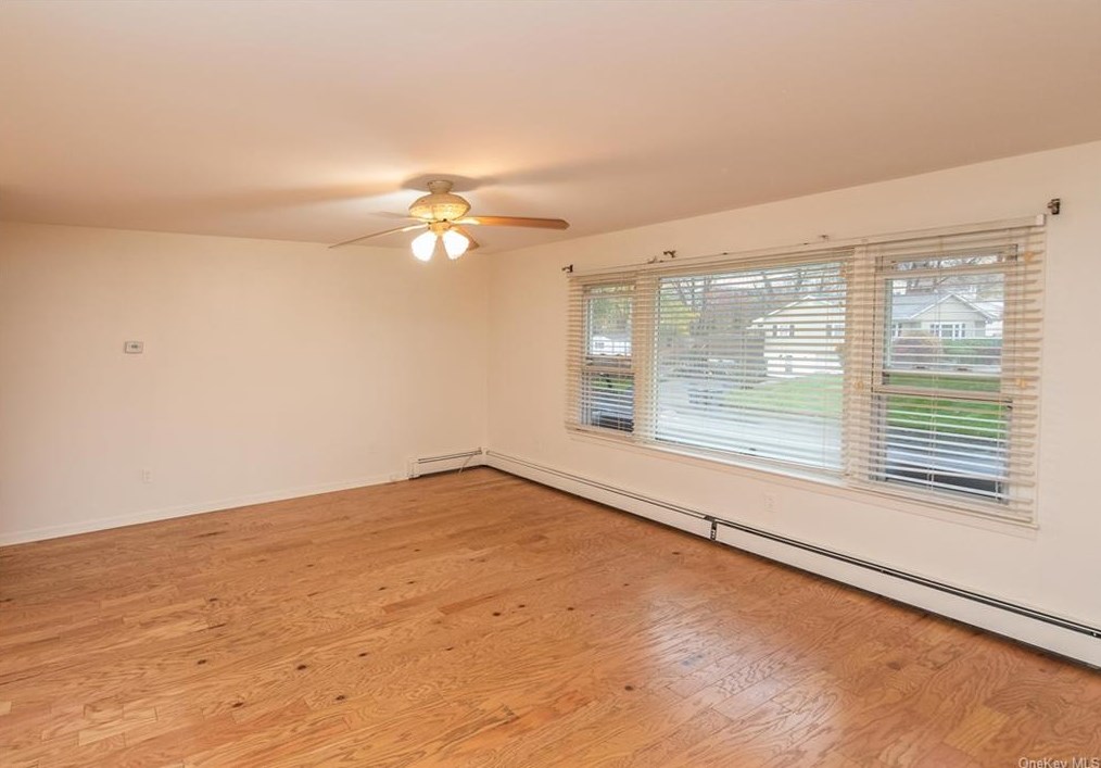 8 Provost Dr, Newburgh, NY 12553-5625