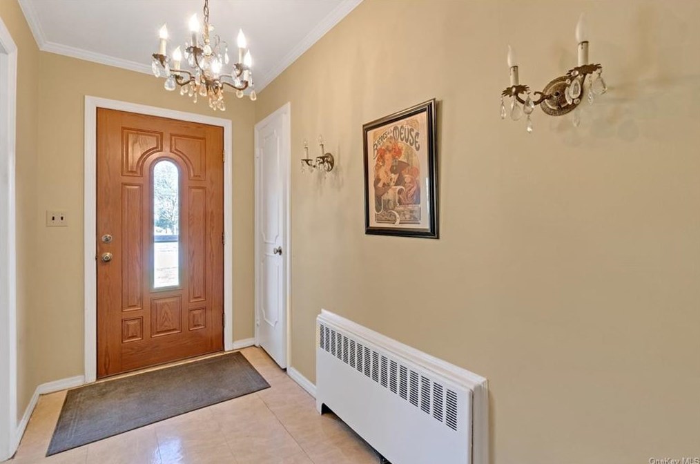 475 Stratton Rd, New Rochelle, NY 10804