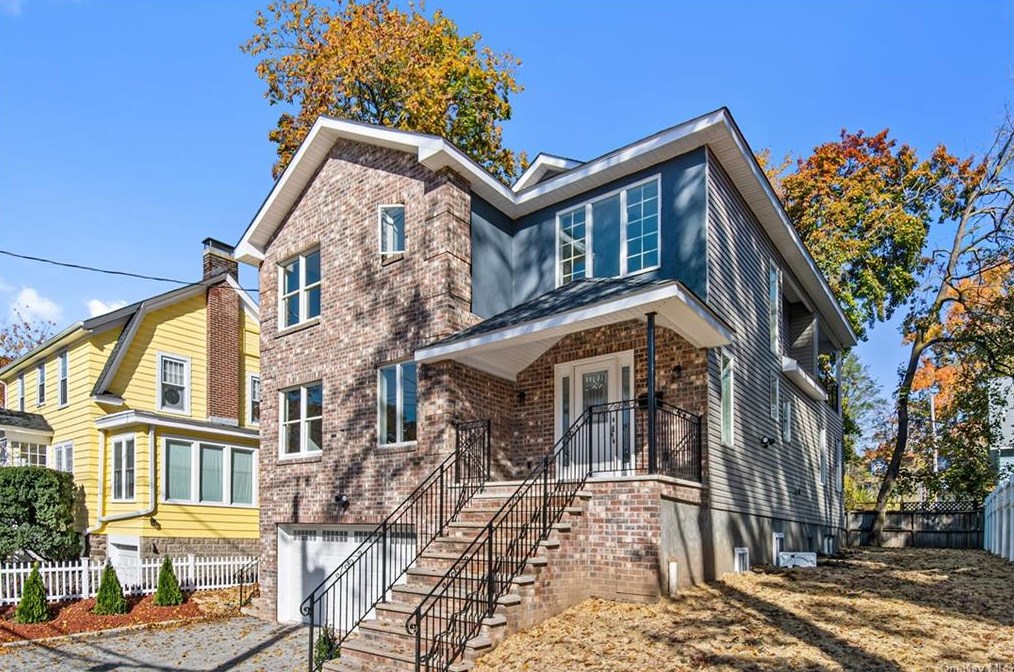 77 Lewis Pkwy, Yonkers, NY 10705-2525