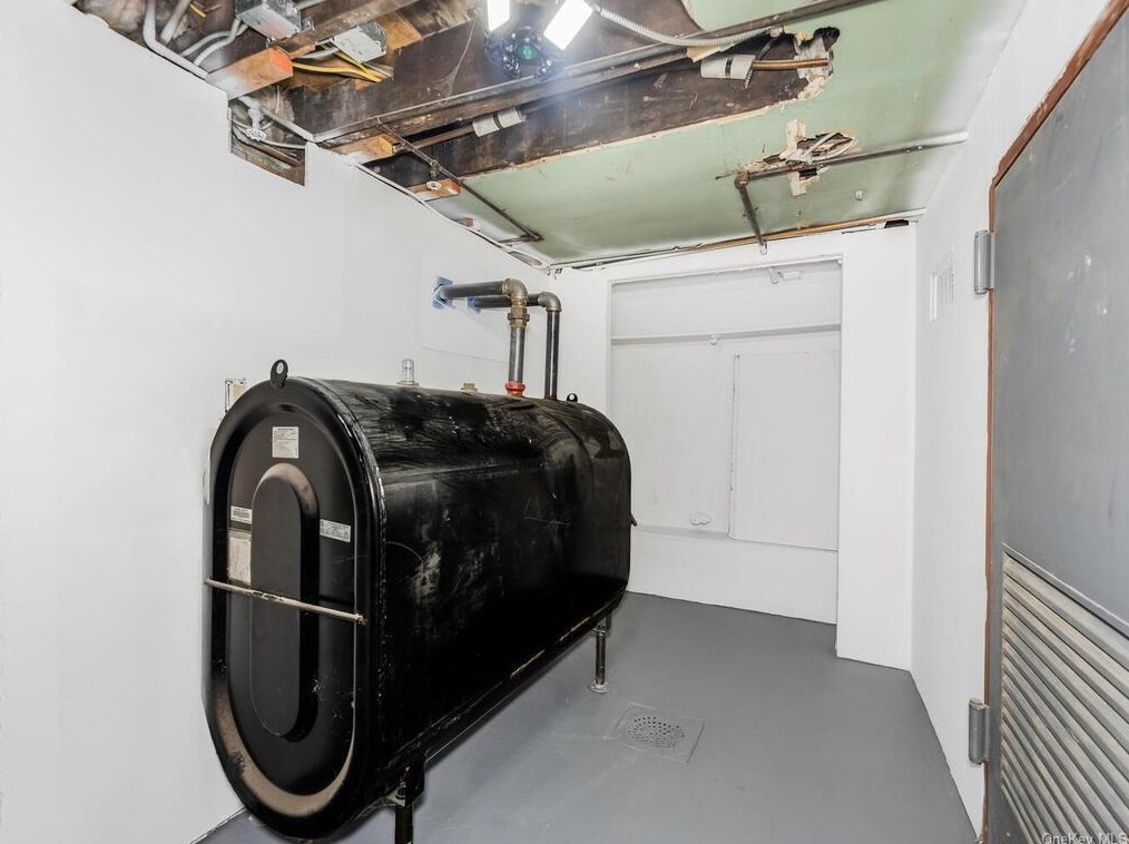 56 Crotty Ave, Yonkers NY 10704-2730 exterior