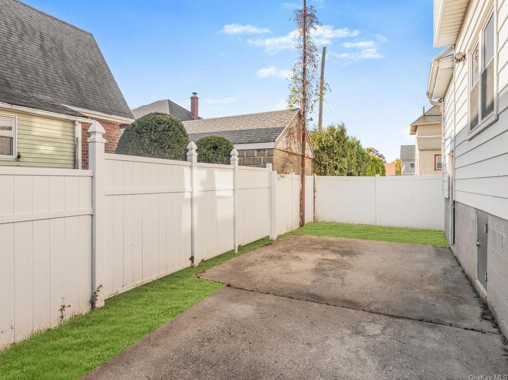 56 Crotty Ave, Yonkers NY 10704-2730 exterior