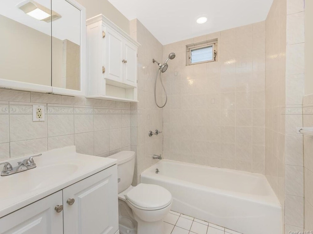 56 Crotty Ave, Yonkers NY 10704-2730 exterior