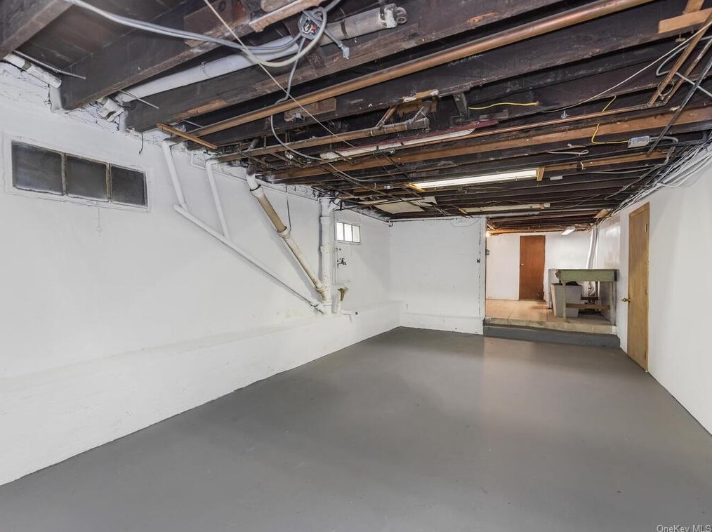 56 Crotty Ave, Yonkers NY 10704-2730 exterior