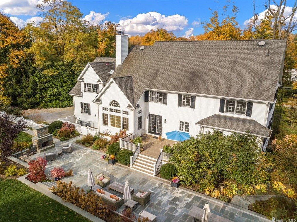 42 Old Sleepy Hollow Rd, Pleasantville, NY 10570