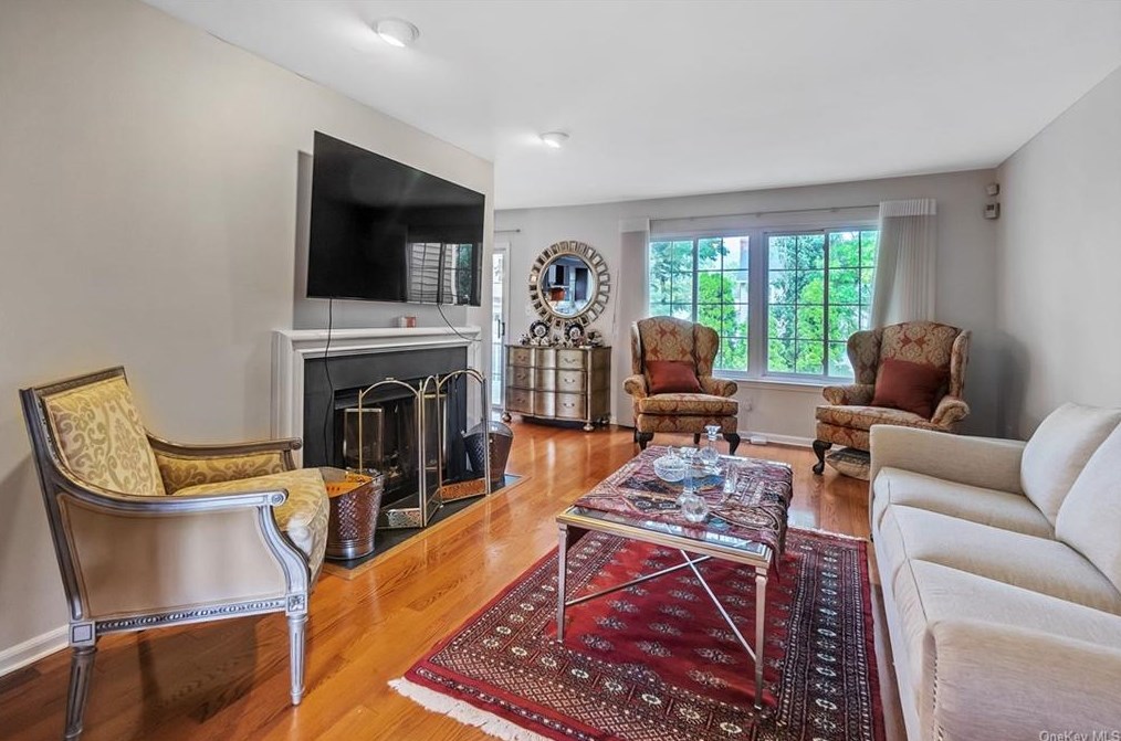 10 Arborwood Ln, White Plains, NY 10603