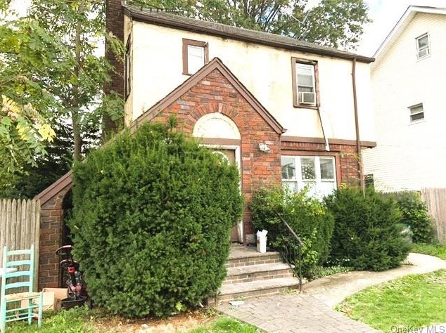 21 Union Pl, Hempstead, NY 11550-1407