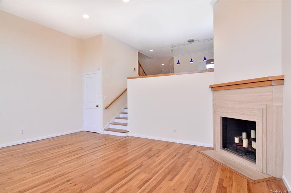 13 Gramatan Ct, Yonkers, NY 10708-3015