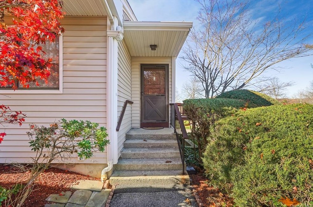 86 Molly Pitcher Ln #d, Yorktown Hgts, NY 10598