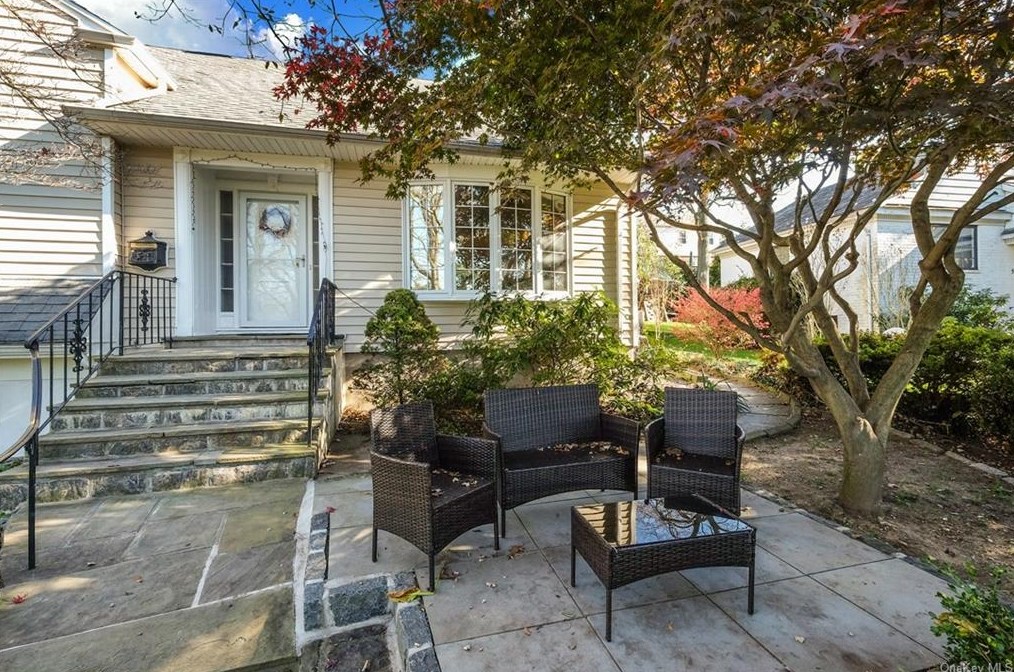60 Fairway Dr, Yonkers, NY 10709-5115