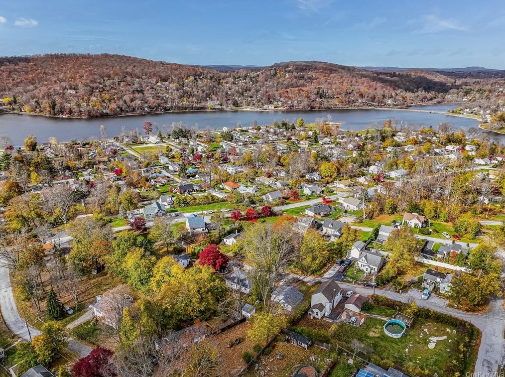 11 Darien Rd, Kent Lakes, NY 10512-6303